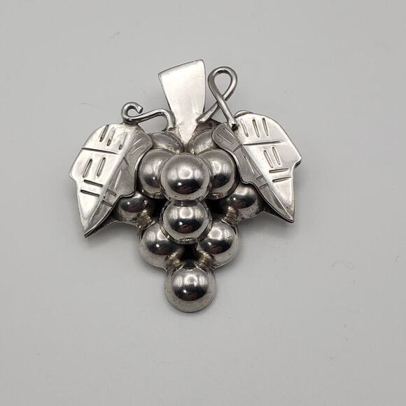 Vintage 925 Taxco Mexico Sterling Silver Grapes Brooch / Pendant - Picture 1 of 8